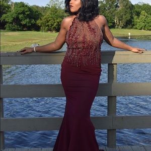 Dress burgundy has stretch 10-12 size